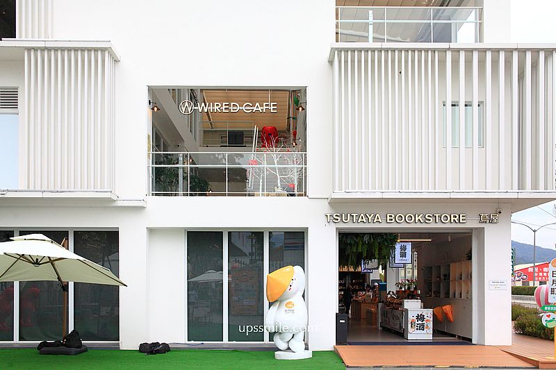 南投景點【日月町複合式商場】國道6號最美休息驛站純白建築， TSUTAYA BOOKSTORE蔦屋日月町店