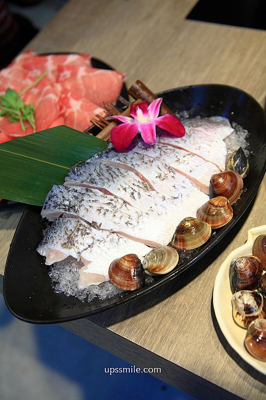 土城火鍋【熟度精緻鍋物土城學士店】必吃北海道札幌辛味噌湯造型熊熊湯底、蒜香鮮蛤蠣湯爆炒