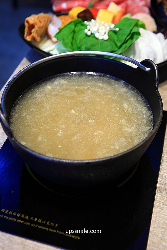 土城火鍋【熟度精緻鍋物土城學士店】必吃北海道札幌辛味噌湯造型熊熊湯底、蒜香鮮蛤蠣湯爆炒