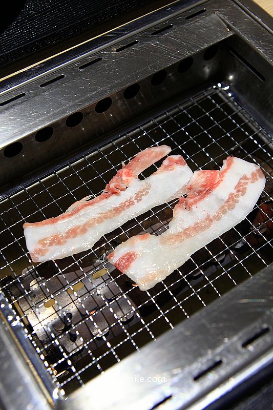 桃園美食【燒島屋燒肉】桃園一人燒肉料理餐廳，有雞湯與飲料喝到飽