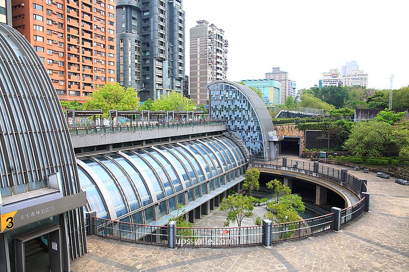 路易莎大安森林公園店【北捷咖啡大安森林店】路易莎森林系玻璃屋不限時咖啡廳