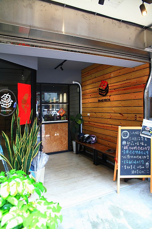 板橋早午餐【肉sandwich板橋新埔店】必吃銷魂起司德腸堡與芋泥肉鬆三明治 板橋早午餐【肉sandwich板橋新埔店】必吃銷魂起司德腸堡與芋泥肉鬆三明治