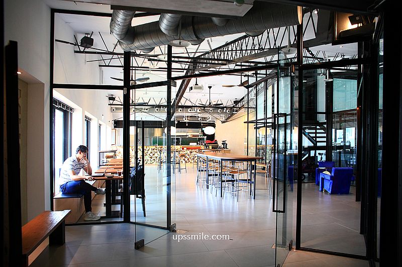 西門町戲院頂樓咖啡廳【漠杉咖啡西門店MUSAND COFFEE XIMEN】工業風混露營風不限時咖啡