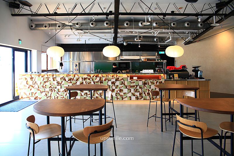 西門町戲院頂樓咖啡廳【漠杉咖啡西門店MUSAND COFFEE XIMEN】工業風混露營風不限時咖啡