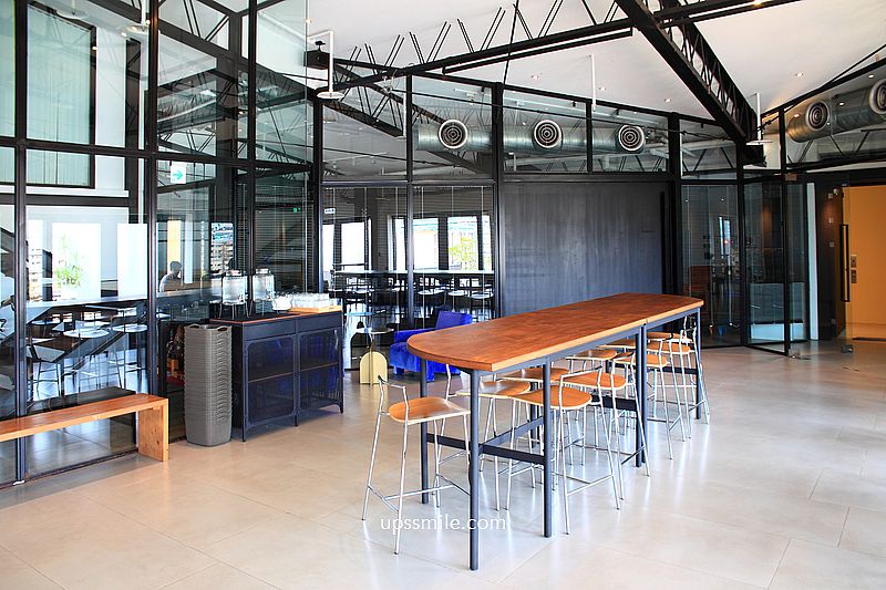 西門町戲院頂樓咖啡廳【漠杉咖啡西門店MUSAND COFFEE XIMEN】工業風混露營風不限時咖啡