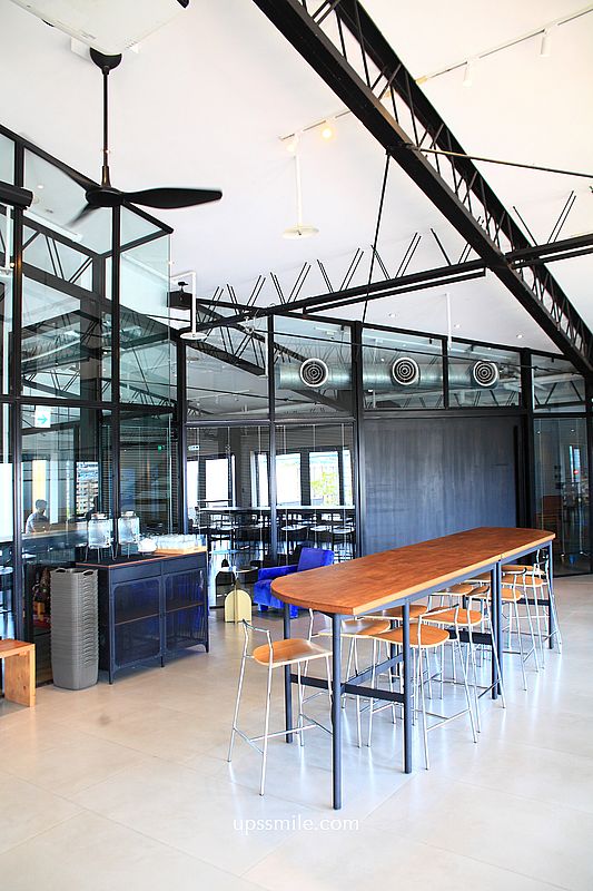 西門町戲院頂樓咖啡廳【漠杉咖啡西門店MUSAND COFFEE XIMEN】工業風混露營風不限時咖啡