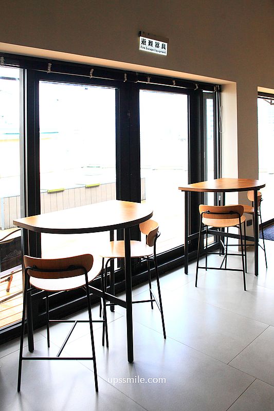 西門町戲院頂樓咖啡廳【漠杉咖啡西門店MUSAND COFFEE XIMEN】工業風混露營風不限時咖啡