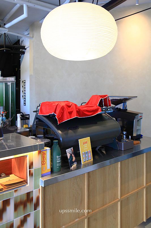 西門町戲院頂樓咖啡廳【漠杉咖啡西門店MUSAND COFFEE XIMEN】工業風混露營風不限時咖啡