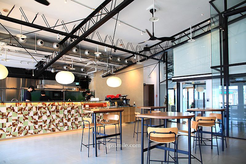 西門町戲院頂樓咖啡廳【漠杉咖啡西門店MUSAND COFFEE XIMEN】工業風混露營風不限時咖啡