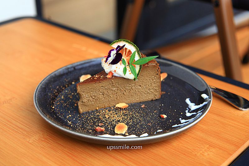 西門町戲院頂樓咖啡廳【漠杉咖啡西門店MUSAND COFFEE XIMEN】工業風混露營風不限時咖啡