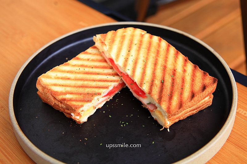 西門町戲院頂樓咖啡廳【漠杉咖啡西門店MUSAND COFFEE XIMEN】工業風混露營風不限時咖啡