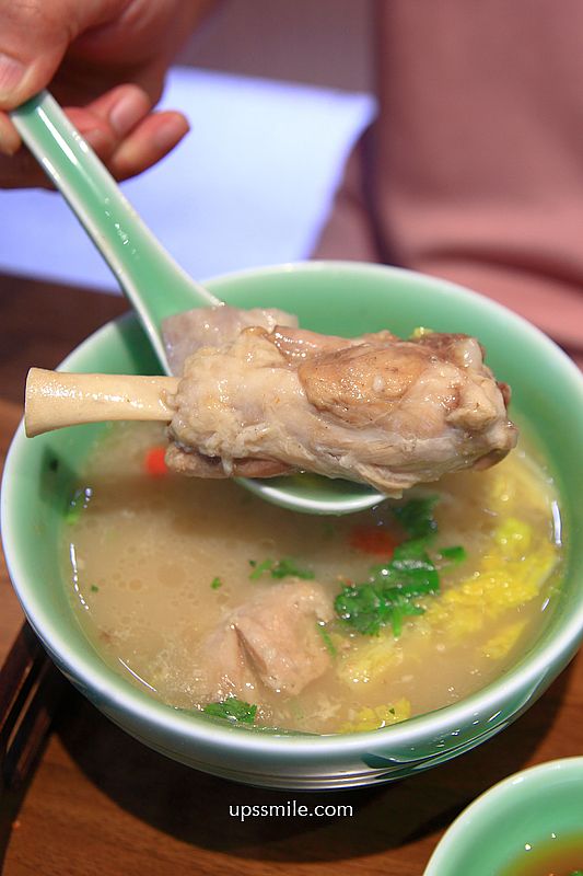 台北善導寺站美食【青嬌膠原麵館】忠青商行旗下文青風雞湯麵店與江浙菜