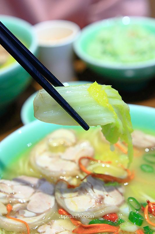 台北善導寺站美食【青嬌膠原麵館】忠青商行旗下文青風雞湯麵店與江浙菜