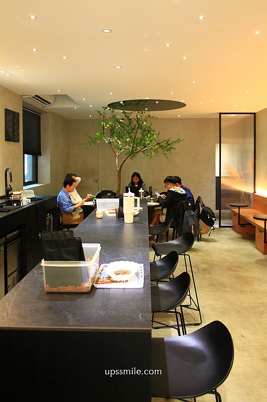 中山站咖啡廳【Instil Coffee Zhongshan中山店】主打淺焙SOE咖啡豆，黑白現代工業風不限時咖啡廳