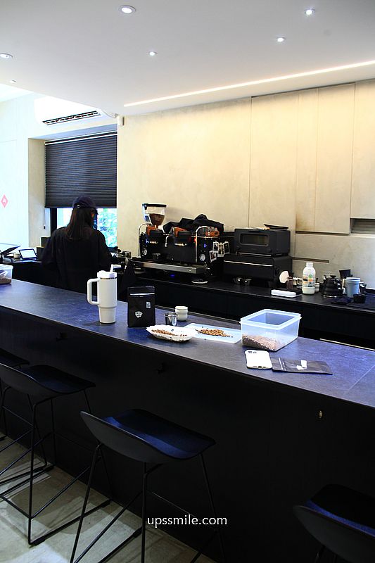 中山站咖啡廳【Instil Coffee Zhongshan中山店】主打淺焙SOE咖啡豆，黑白現代工業風不限時咖啡廳