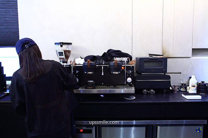 中山站咖啡廳【Instil Coffee Zhongshan中山店】主打淺焙SOE咖啡豆，黑白現代工業風不限時咖啡廳