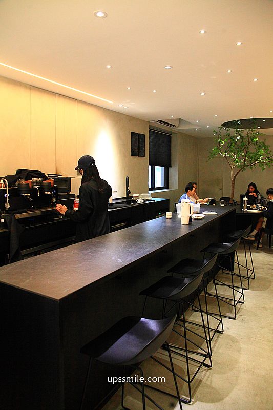 中山站咖啡廳【Instil Coffee Zhongshan中山店】主打淺焙SOE咖啡豆，黑白現代工業風不限時咖啡廳