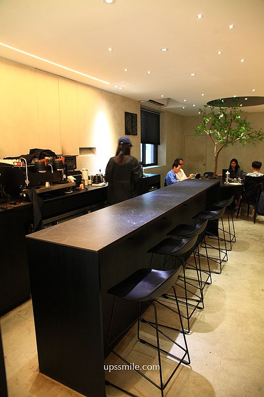 中山站咖啡廳【Instil Coffee Zhongshan中山店】主打淺焙SOE咖啡豆，黑白現代工業風不限時咖啡廳