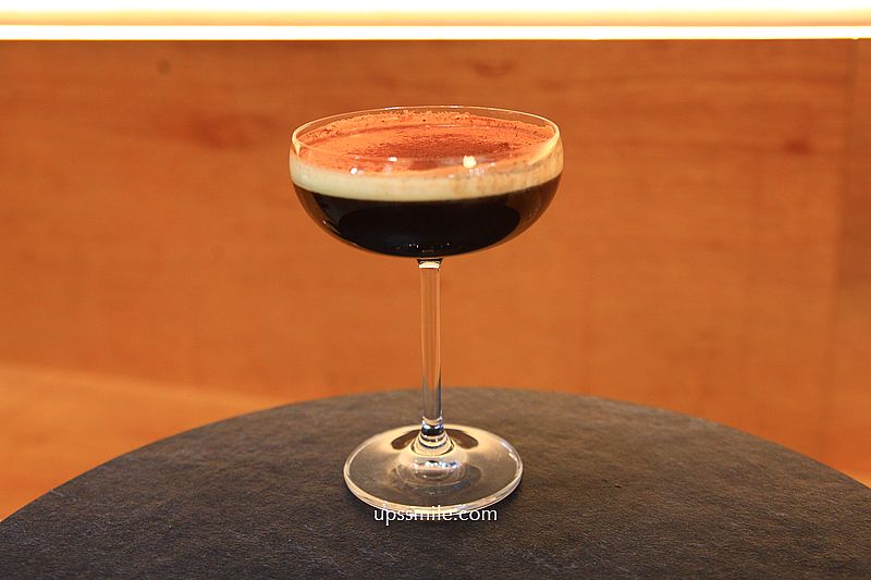 中山站咖啡廳【Instil Coffee Zhongshan中山店】主打淺焙SOE咖啡豆，黑白現代工業風不限時咖啡廳