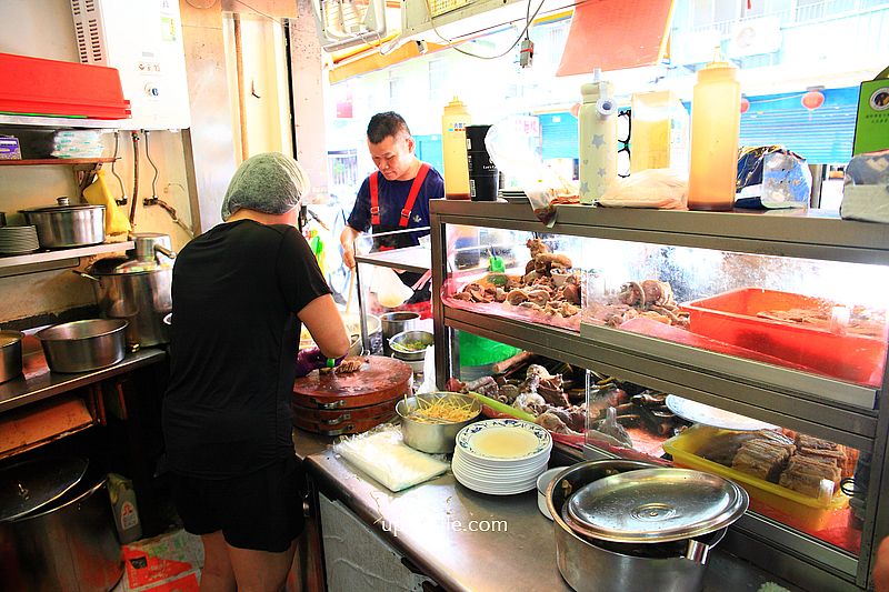 台北美食【三禾米粉湯】台大醫學院旁40年老店必吃黑白切小菜與米粉湯