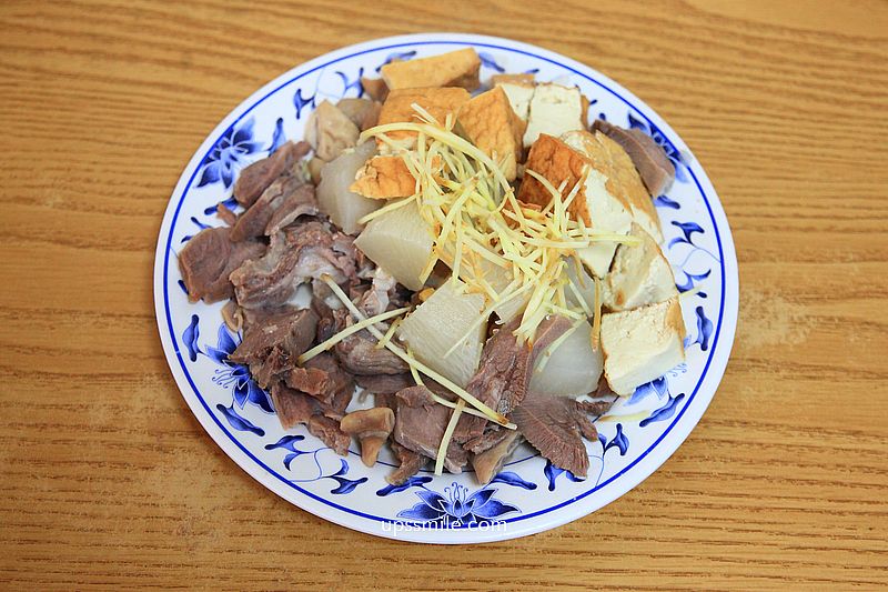 台北美食【三禾米粉湯】台大醫學院旁40年老店必吃黑白切小菜與米粉湯