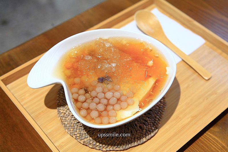 大稻埕美食【導演的豆花店】迪化街老宅文青風公益豆花店，必吃山梔子粉粿、地瓜芋頭粉圓豆花