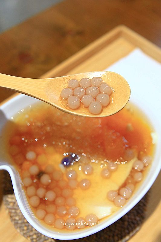 大稻埕美食【導演的豆花店】迪化街老宅文青風公益豆花店，必吃山梔子粉粿、地瓜芋頭粉圓豆花