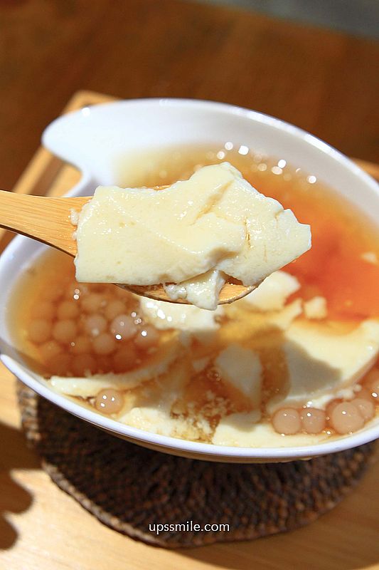 大稻埕美食【導演的豆花店】迪化街老宅文青風公益豆花店，必吃山梔子粉粿、地瓜芋頭粉圓豆花