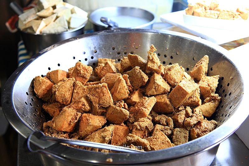 寧夏夜市美食【瑪吉臭豆腐】外國人讚賞的台北臭豆腐