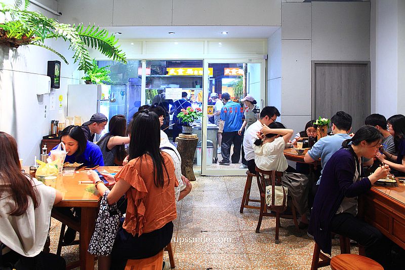 寧夏夜市美食【瑪吉臭豆腐】外國人讚賞的台北臭豆腐