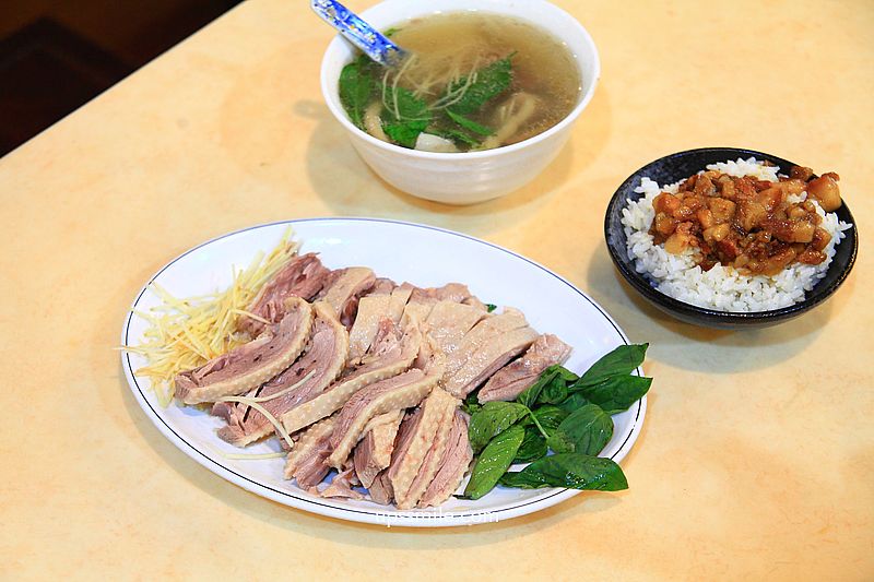 台北美食【長春鵝肉】捷運南京復興站美食，台北鵝肉與滷肉飯推薦
