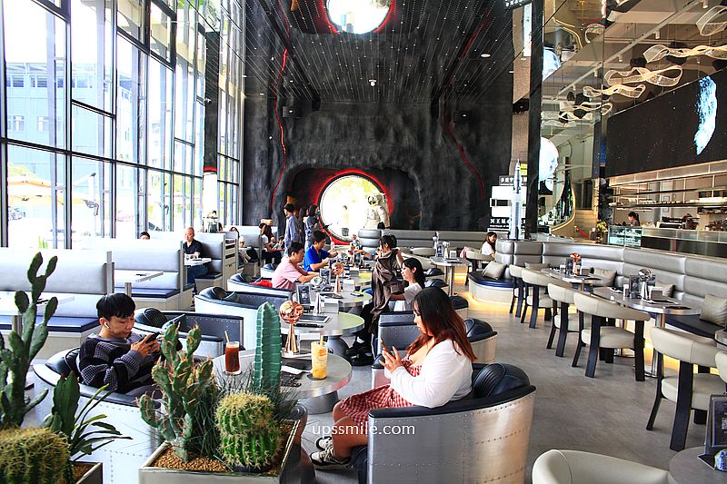 台中美食【茶馬司繁星旗艦店】台中南屯區景點宇宙太空銀河系咖啡廳，台中不限時咖啡廳