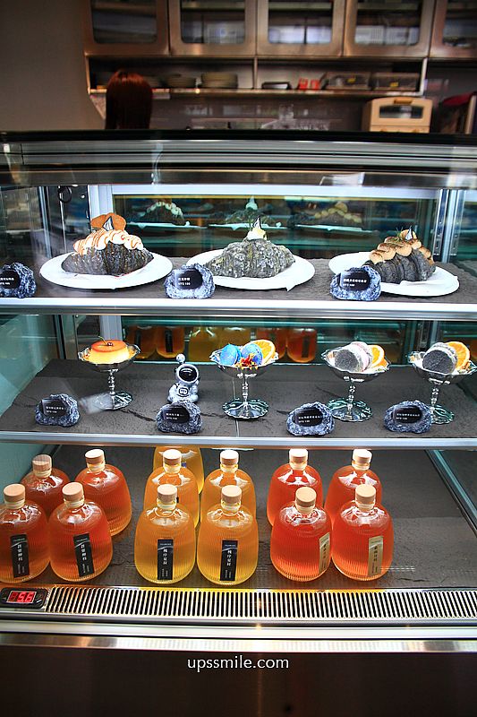 台中美食【茶馬司繁星旗艦店】台中南屯區景點宇宙太空銀河系咖啡廳，台中不限時咖啡廳