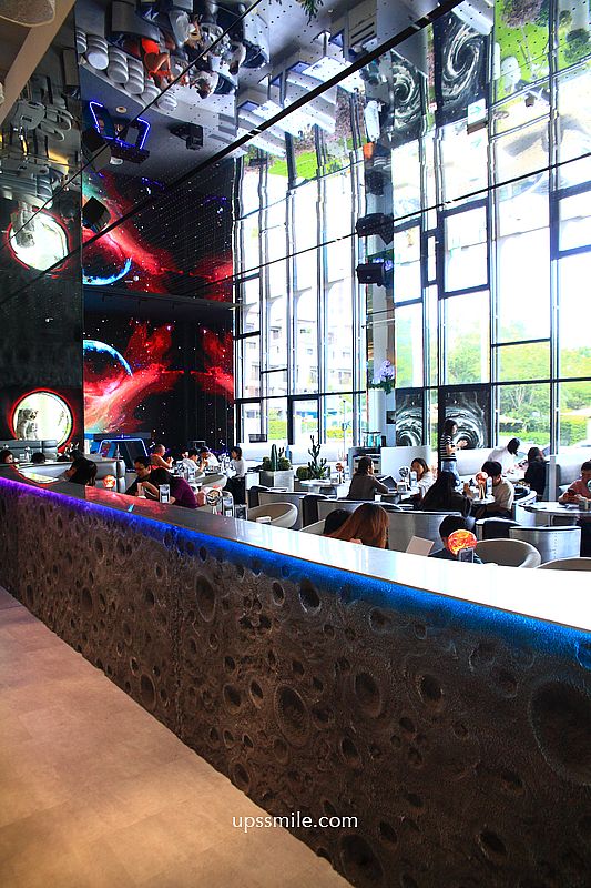 台中美食【茶馬司繁星旗艦店】台中南屯區景點宇宙太空銀河系咖啡廳，台中不限時咖啡廳