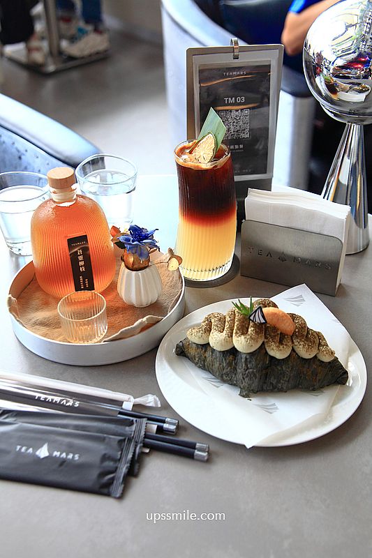 台中美食【茶馬司繁星旗艦店】台中南屯區景點宇宙太空銀河系咖啡廳，台中不限時咖啡廳