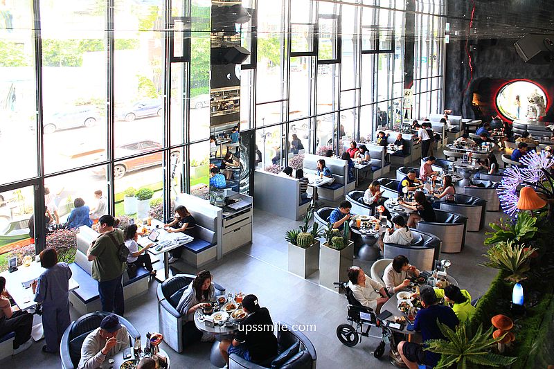 台中美食【茶馬司繁星旗艦店】台中南屯區景點宇宙太空銀河系咖啡廳，台中不限時咖啡廳