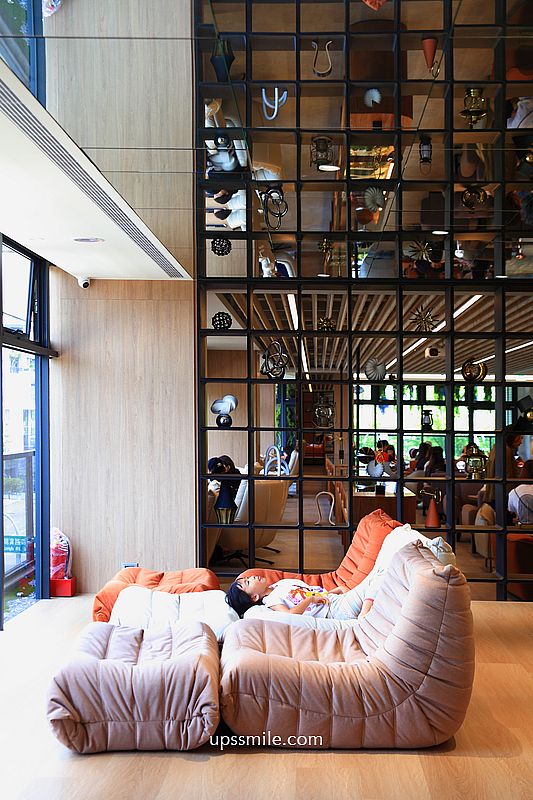 台中美食【茶馬司繁星旗艦店】台中南屯區景點宇宙太空銀河系咖啡廳，台中不限時咖啡廳