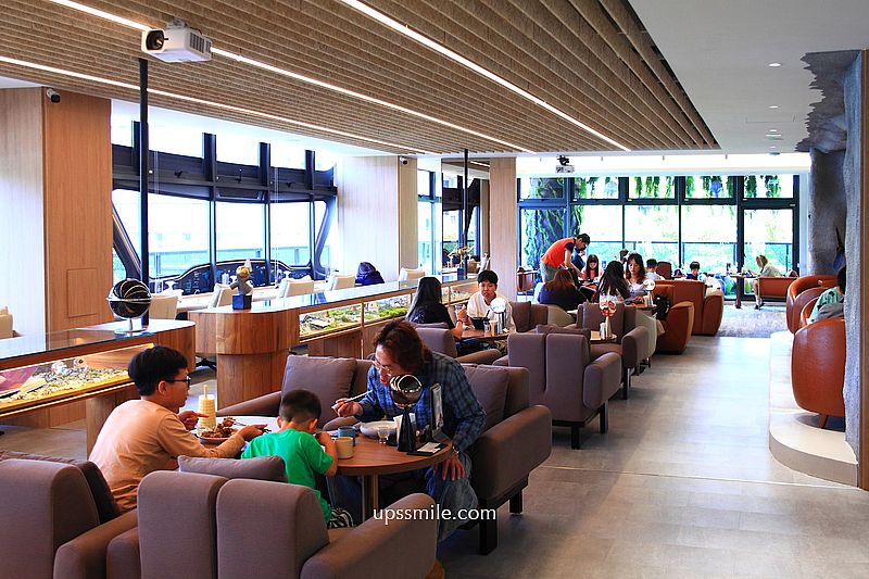 台中美食【茶馬司繁星旗艦店】台中南屯區景點宇宙太空銀河系咖啡廳，台中不限時咖啡廳