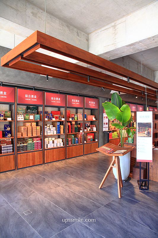 台中美食【六月初一 8結蛋捲永春觀光旗艦店】台中清水模建築宛如美術館品牌觀光工廠 台中美食【六月初一 8結蛋捲永春觀光旗艦店】台中清水模建築宛如美術館品牌觀光工廠