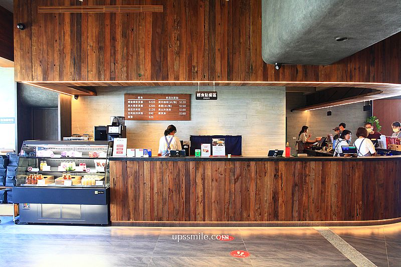 台中美食【六月初一 8結蛋捲永春觀光旗艦店】台中清水模建築宛如美術館品牌觀光工廠 台中美食【六月初一 8結蛋捲永春觀光旗艦店】台中清水模建築宛如美術館品牌觀光工廠