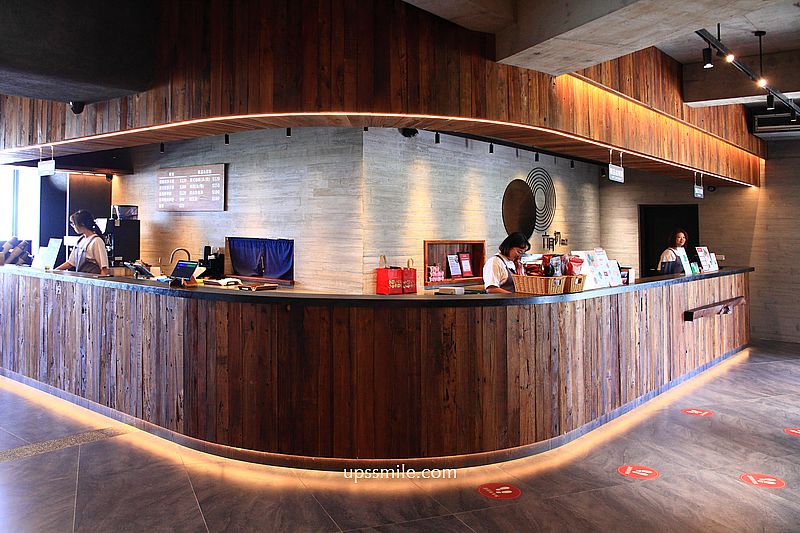 台中美食【六月初一 8結蛋捲永春觀光旗艦店】台中清水模建築宛如美術館品牌觀光工廠 台中美食【六月初一 8結蛋捲永春觀光旗艦店】台中清水模建築宛如美術館品牌觀光工廠