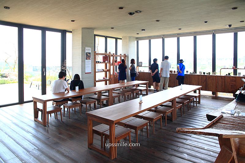 台中美食【六月初一 8結蛋捲永春觀光旗艦店】台中清水模建築宛如美術館品牌觀光工廠 台中美食【六月初一 8結蛋捲永春觀光旗艦店】台中清水模建築宛如美術館品牌觀光工廠