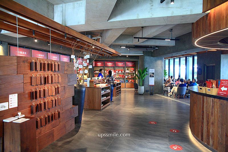 台中美食【六月初一 8結蛋捲永春觀光旗艦店】台中清水模建築宛如美術館品牌觀光工廠 台中美食【六月初一 8結蛋捲永春觀光旗艦店】台中清水模建築宛如美術館品牌觀光工廠