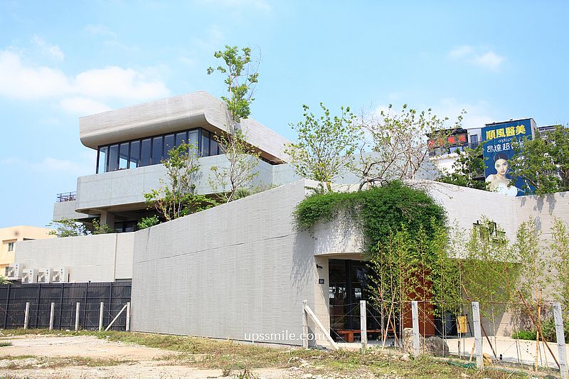 台中美食【六月初一 8結蛋捲永春觀光旗艦店】台中清水模建築宛如美術館品牌觀光工廠 台中美食【六月初一 8結蛋捲永春觀光旗艦店】台中清水模建築宛如美術館品牌觀光工廠