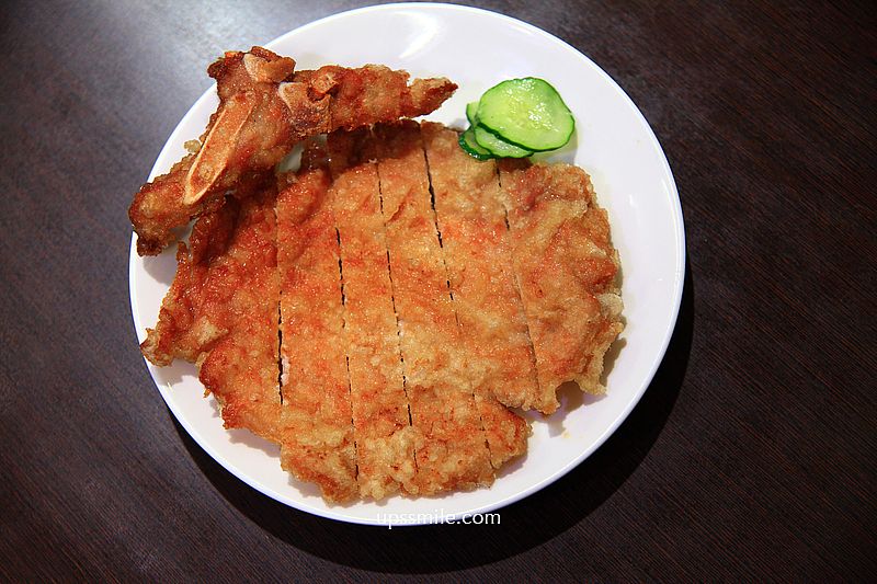 台中美食【范記金之園草袋飯總店】台中米其林必比登推介40年老店便當店，台中簡餐排骨飯雞腿飯推薦