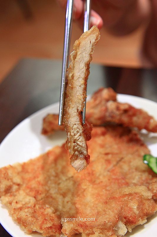 台中美食【范記金之園草袋飯總店】台中米其林必比登推介40年老店便當店，台中簡餐排骨飯雞腿飯推薦
