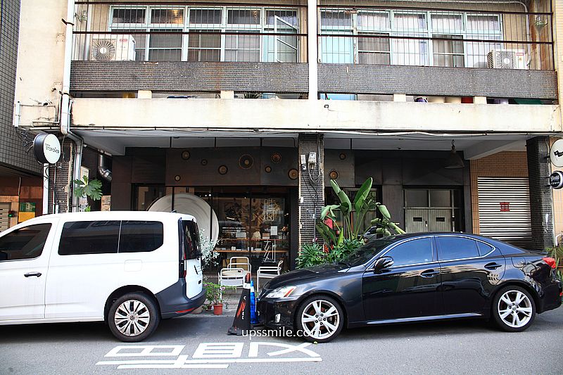 台中咖啡【coffee stopover black】2026全球百大咖啡廳，台中工業風自家烘焙咖啡廳