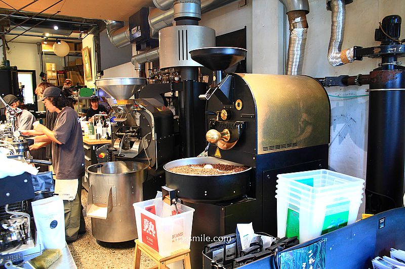台中咖啡【coffee stopover black】2026全球百大咖啡廳，台中工業風自家烘焙咖啡廳