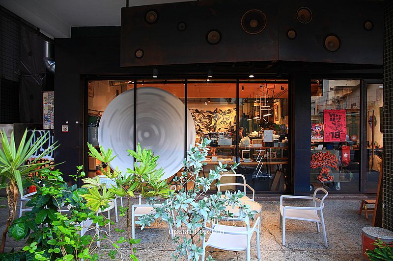 台中咖啡【coffee stopover black】2026全球百大咖啡廳，台中工業風自家烘焙咖啡廳