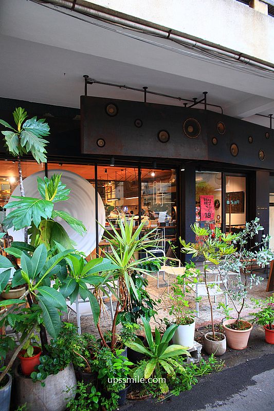 台中咖啡【coffee stopover black】2026全球百大咖啡廳，台中工業風自家烘焙咖啡廳